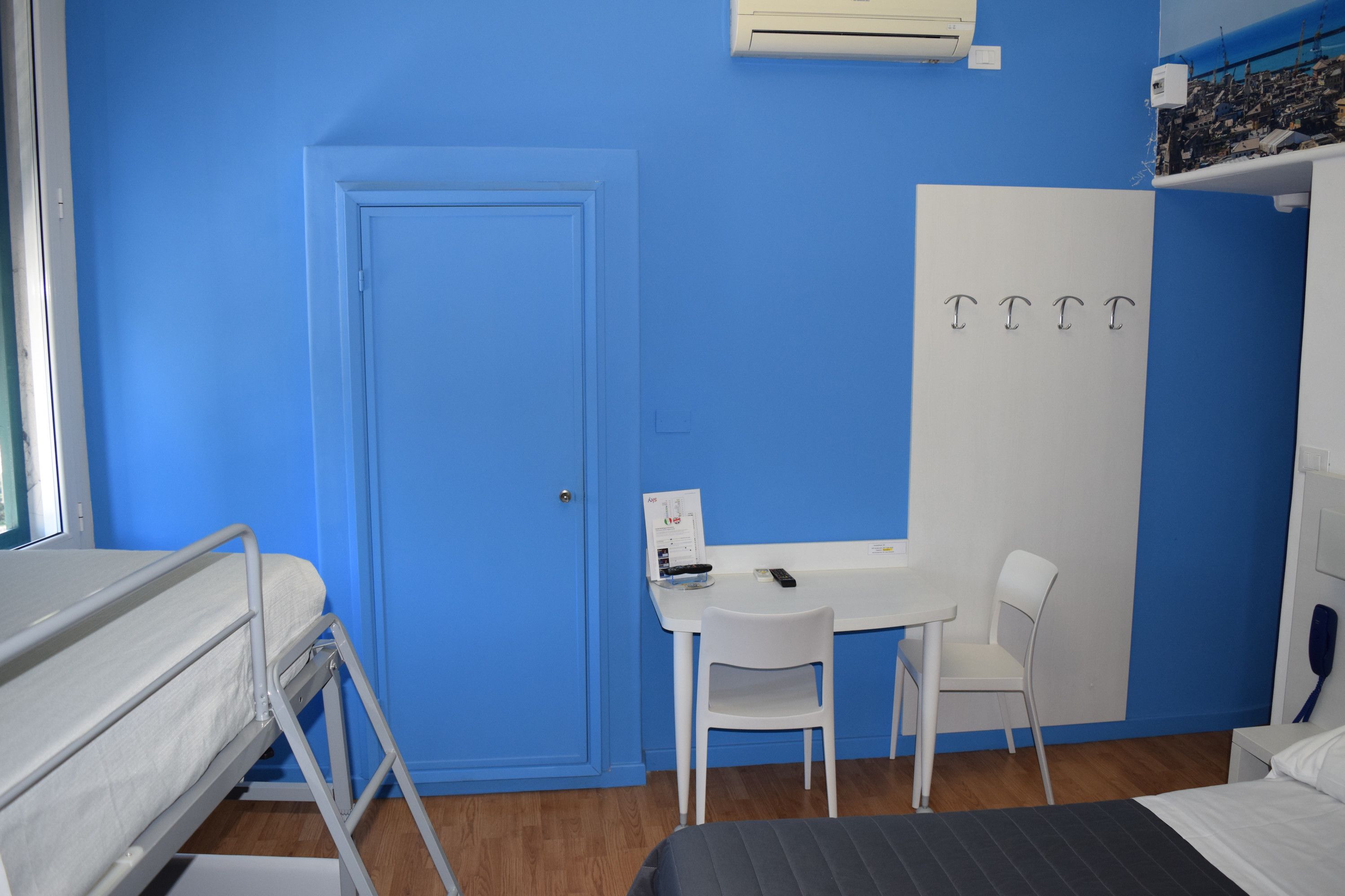 1 bedroom, minibar, desk, laptop workspace