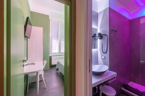 Familienzimmer, 2 Schlafzimmer, Verbindungszimmer | Minibar, Schreibtisch, laptopgeeigneter Arbeitsplatz