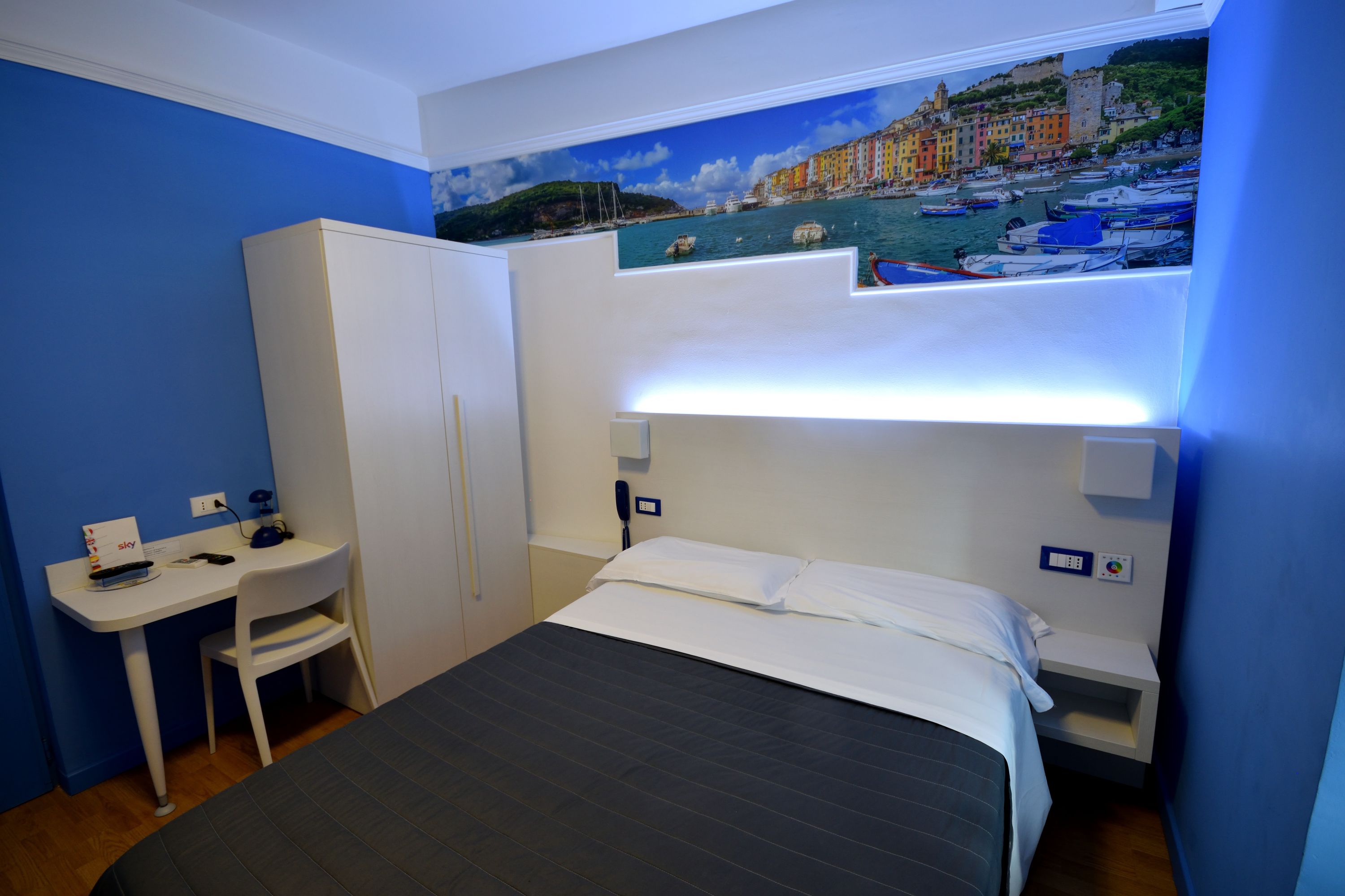 1 bedroom, minibar, desk, laptop workspace