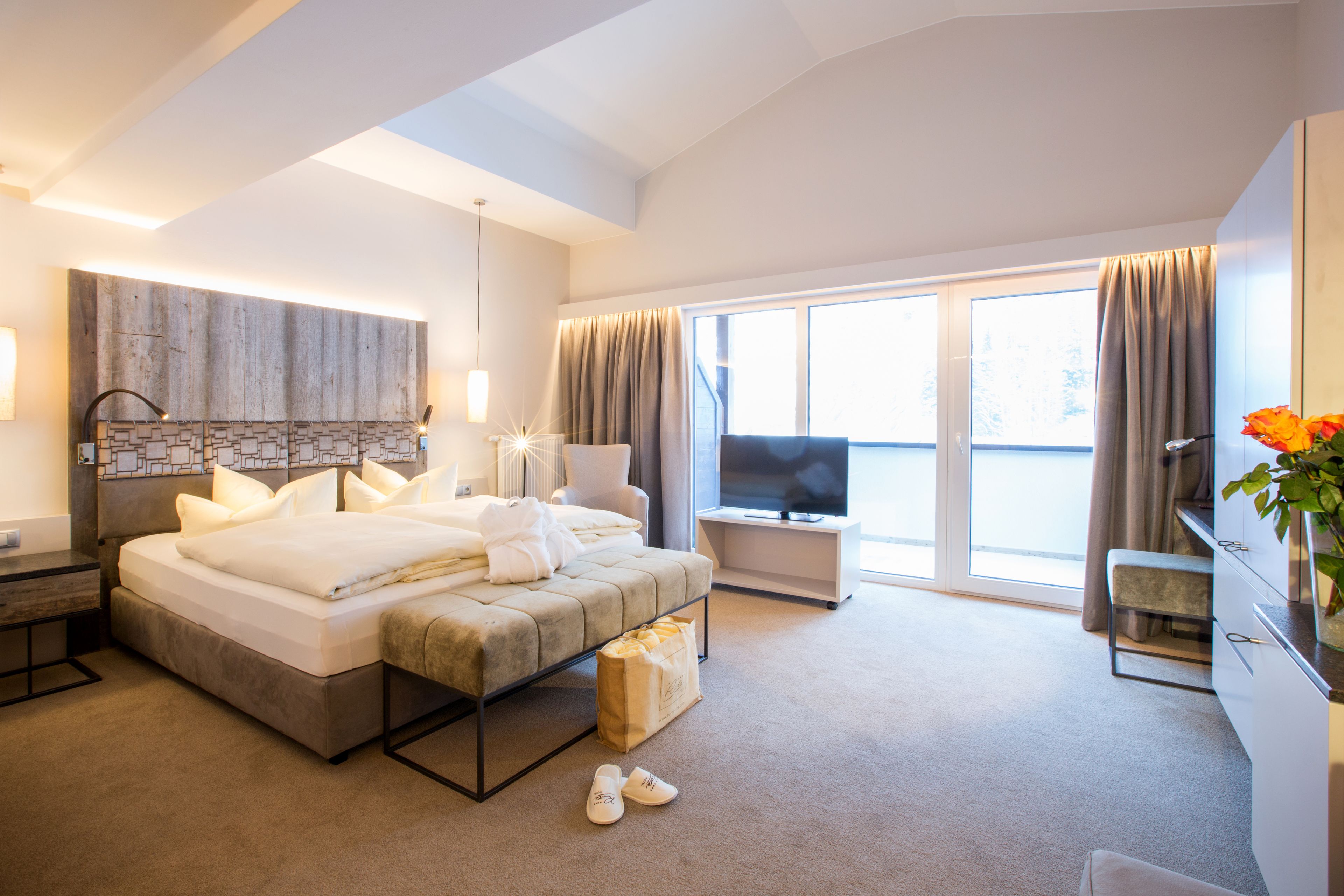 junior suite | premium bedding, minibar, in-room safe, desk