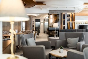 Lobby sitting area - Hotel Rita (Laengenfeld)