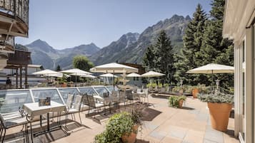 Sun deck