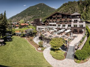 المنطقة المحيطة بالمنشأة