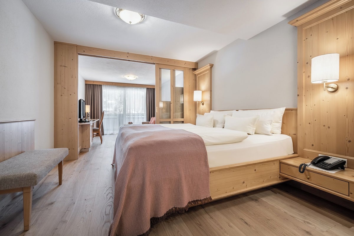 Junior Suite | Premium bedding, minibar, in-room safe, desk