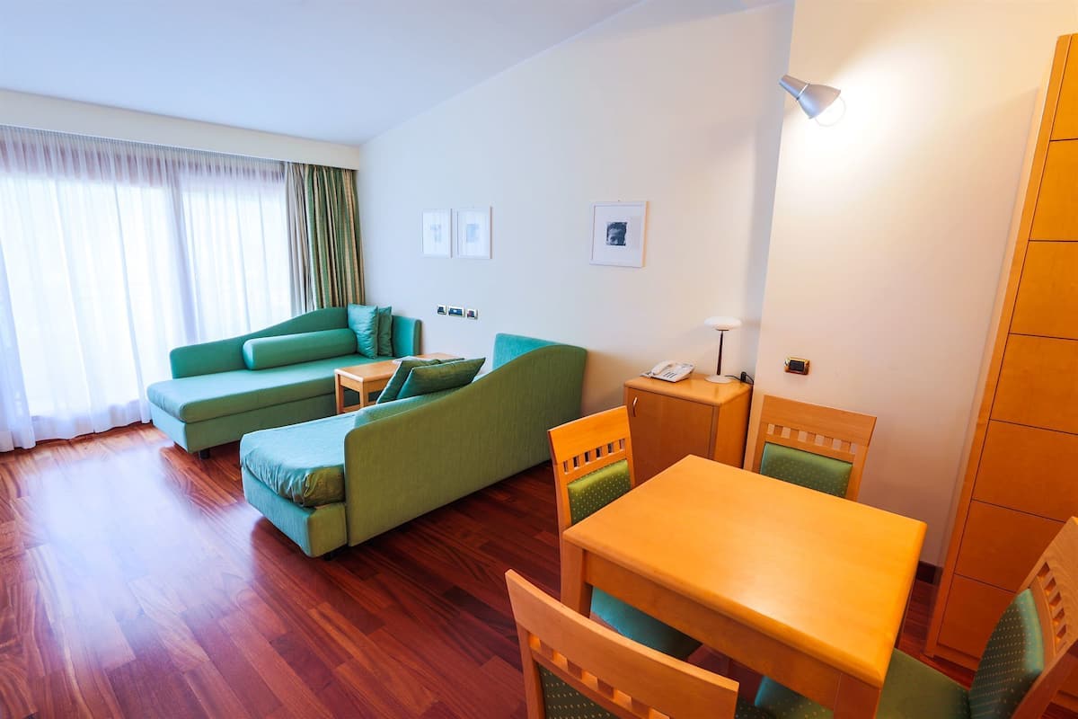 Family Room (Superior) | Minibar, in-room safe, desk, free WiFi