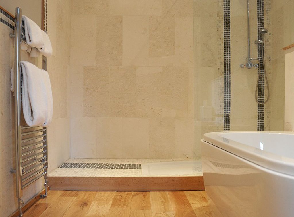 Tomannsrom – classic | Bad | Designertoalettartikler, hårføner, badekåper og håndklær