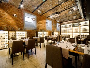 Breakfast, lunch and dinner served