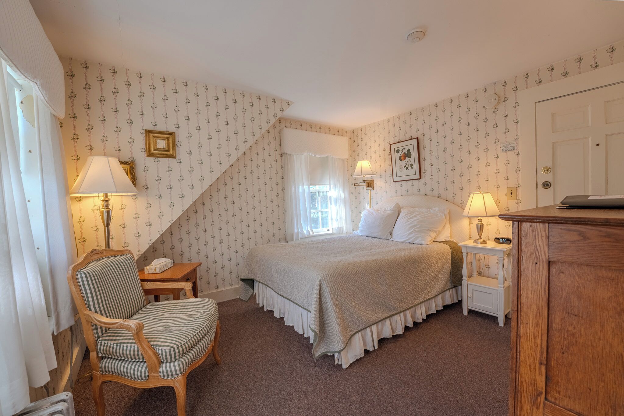 Basic Room (Cozy Room)