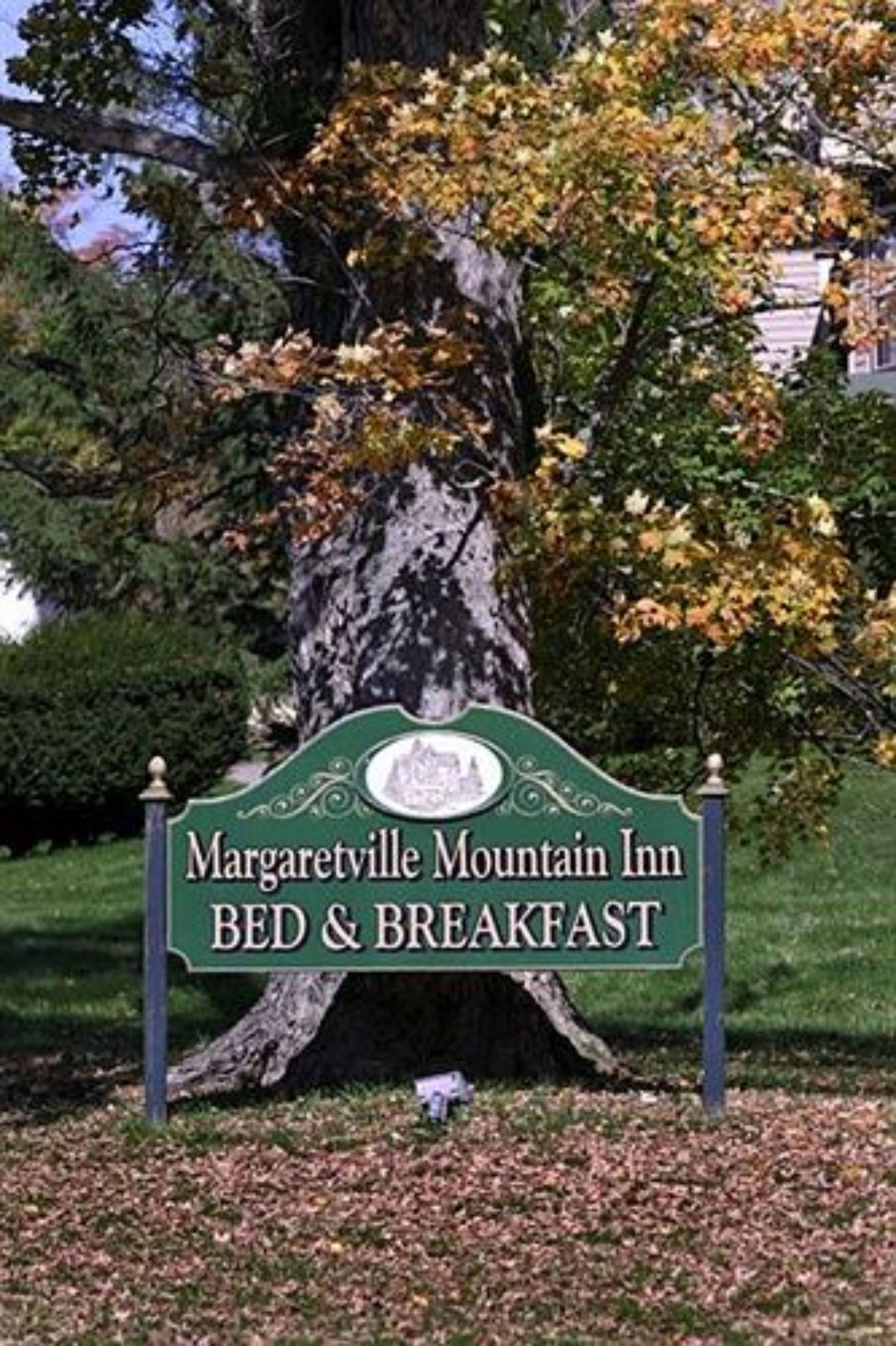 Segnaletica per Margaretville Mountain Inn, servizio bed and breakfast.