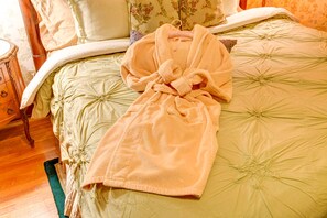 Emerald Room - Margaretville Mtn Inn B&B and Village Suites (Margaretville)