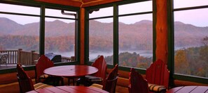 Petit déjeuner complet (18 USD par personne)