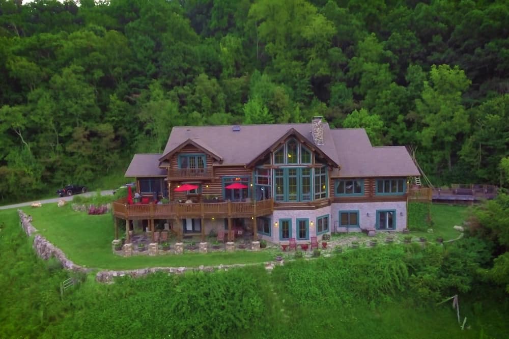 Wildberry Lodge