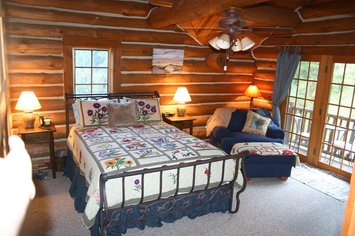Blueberry Room, 1 Queen Bed | Egyptian cotton sheets, premium bedding, pillowtop beds