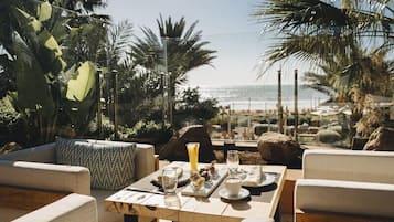 4 Restaurants; Frühstück, Mittagessen und Abendessen werden serviert