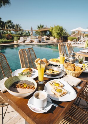 4 restaurants, breakfast served - Paradis Plage Surf Yoga & Spa resort (Tamri)