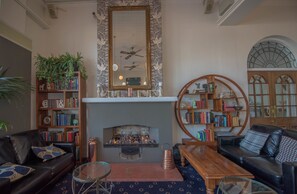 Lobby sitting area - The Esplanade Hotel (Auckland)