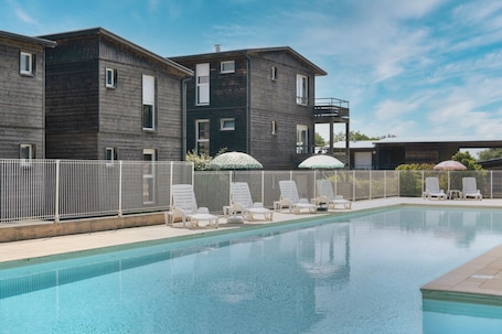 Seasonal outdoor pool, open 9:00 AM to 7:00 PM, pool umbrellas