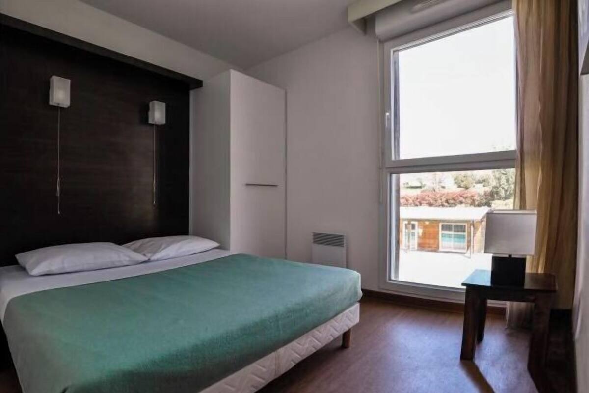 1 bedroom, iron/ironing board, free cots/infant beds