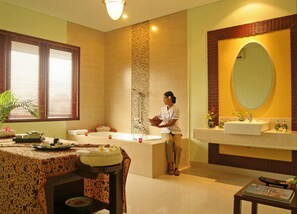 Couples treatment room(s), body treatments, aromatherapy