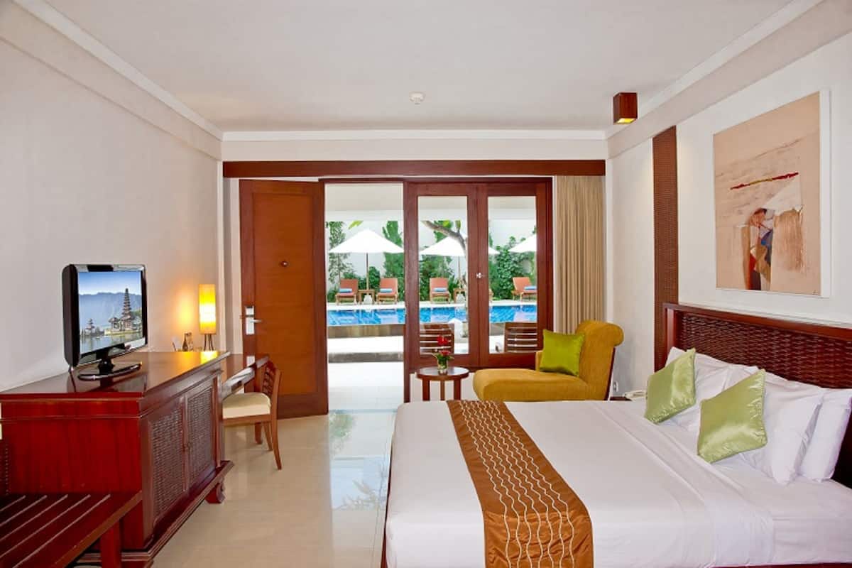 Deluxe Pool Access Room | In-room safe, desk, blackout drapes, iron/ironing board (on request)