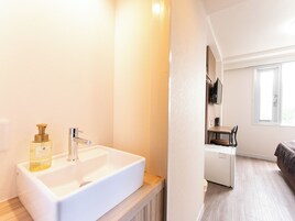 Double Room, Non Smoking | Desk, free WiFi, bed sheets