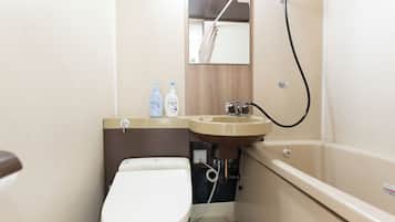 Kostenlose Toilettenartikel, Handtücher, Shampoo, Toilettenpapier