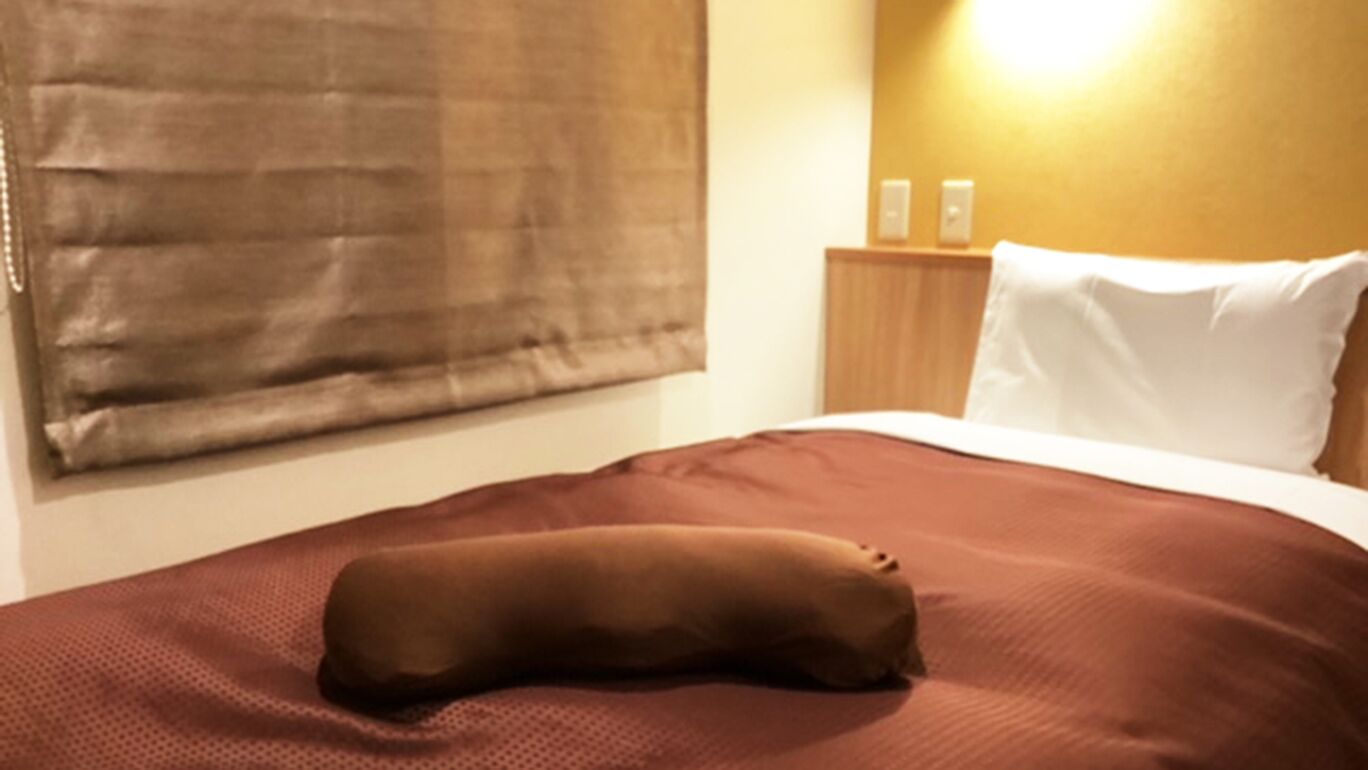 Escritorio, cortinas blackout, wifi gratis y ropa de cama 