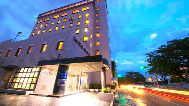 A hotel with a modern facade, multiple floors, and illuminated windows. - Mito Hotel Season (Mito)