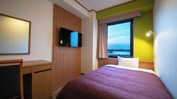 Desk, blackout drapes, free WiFi, bed sheets