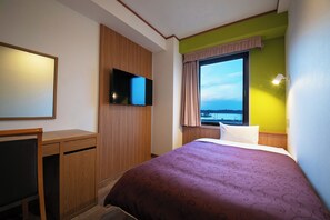Desk, blackout drapes, free WiFi, bed sheets - Mito Hotel Season (Mito)