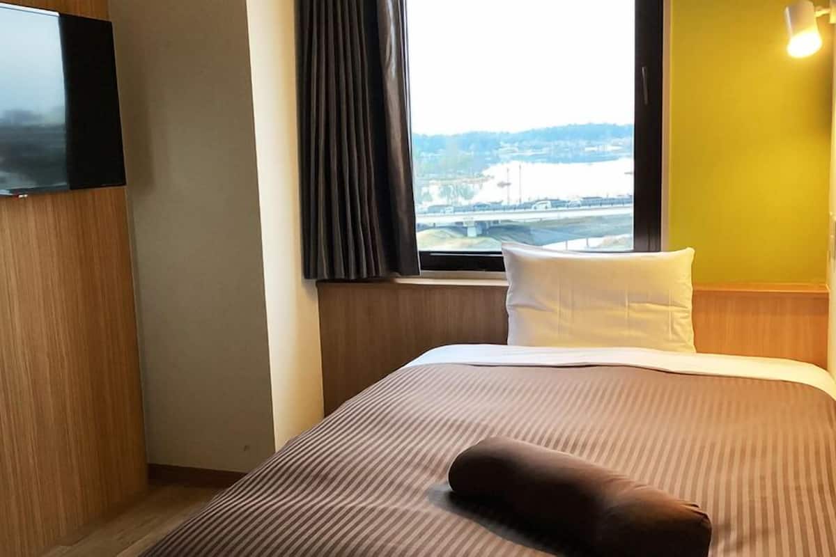 Desk, blackout drapes, WiFi (free), bed sheets