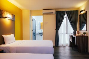 Minibar, in-room safe, desk, iron/ironing board