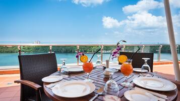 تناول الطعام بالخارج