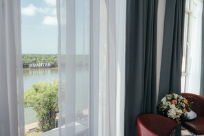 迷你吧、客房內保險箱、書桌、熨斗/熨衣板