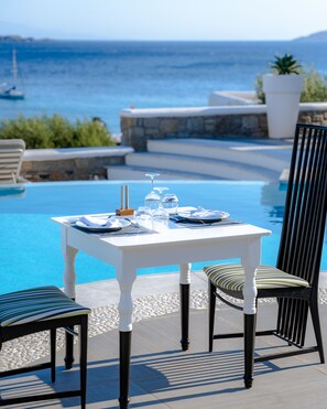 Breakfast, lunch, dinner served; beach views 