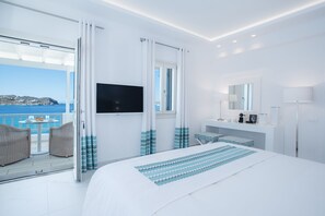 Hypo-allergenic bedding, minibar, in-room safe, individually decorated - DeLight Boutique Hotel - Small Luxury Hotels of the World (Mykonos)