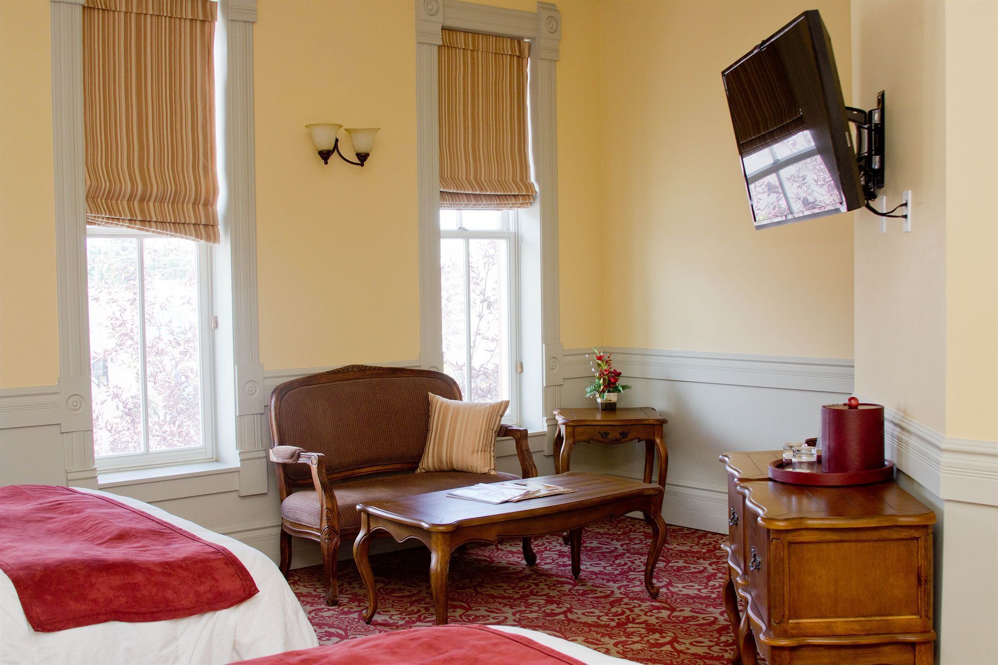 double room, 2 queen beds | room amenity