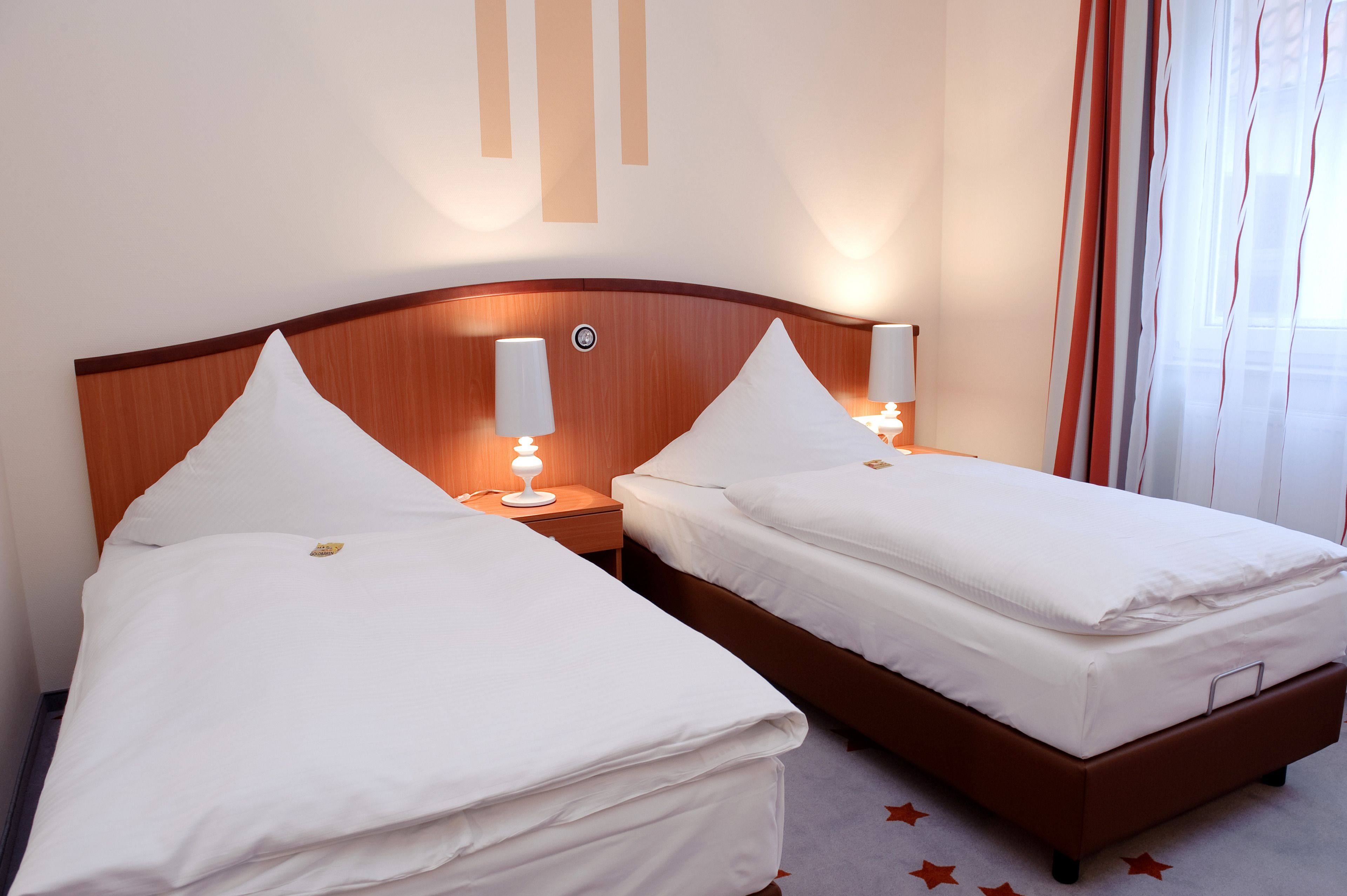 Classic-Doppelzimmer (Street view) | Allergikerbettwaren, Select-Comfort-Betten, Minibar, Zimmersafe