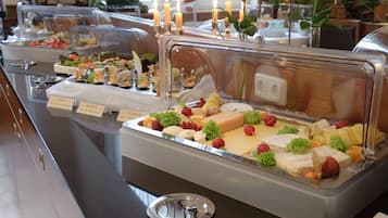 Tägliches Frühstücksbuffet gegen Gebühr
