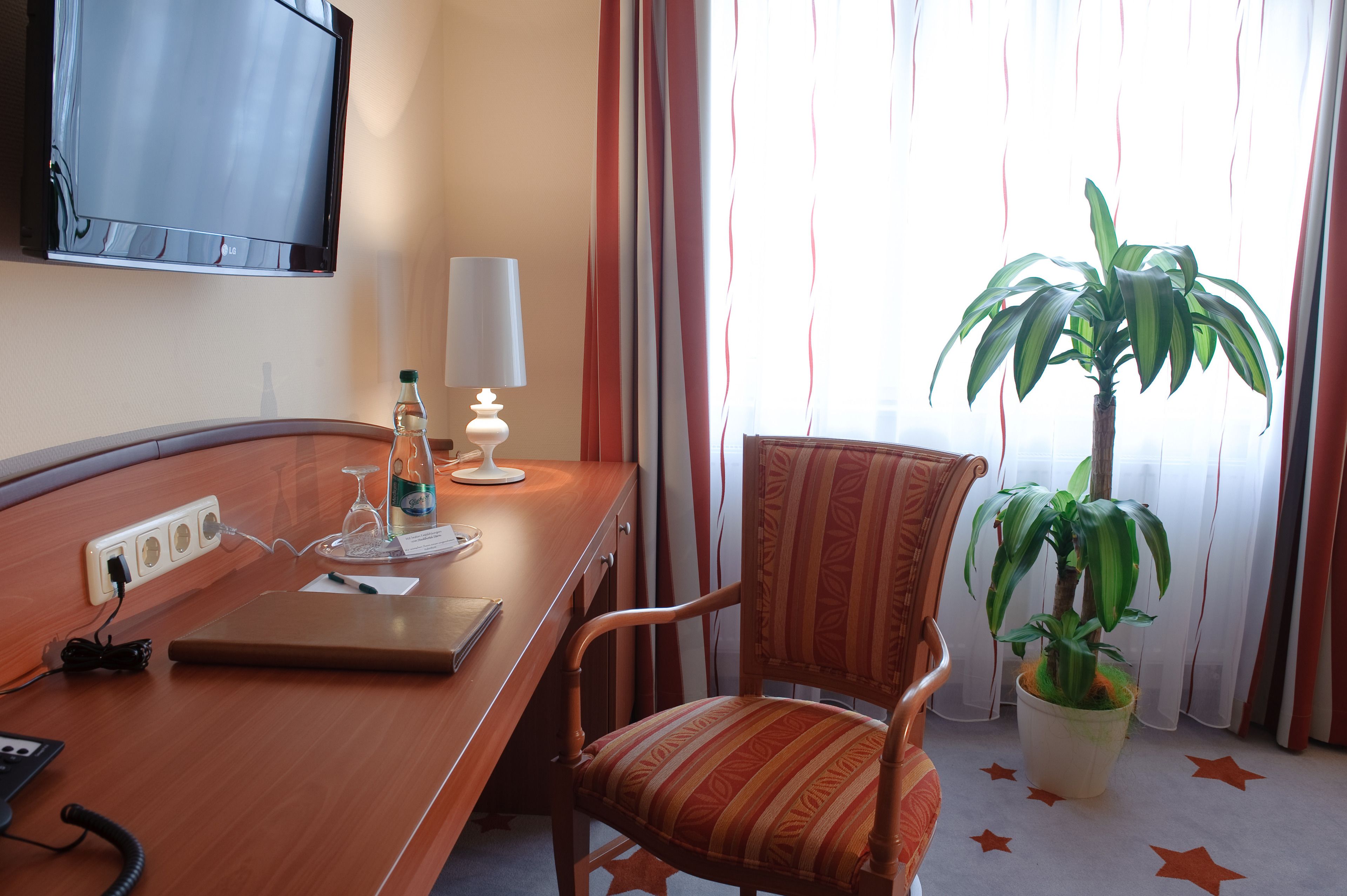 classic single room (street view) | hypo-allergenic bedding, select comfort beds, minibar, in-room safe