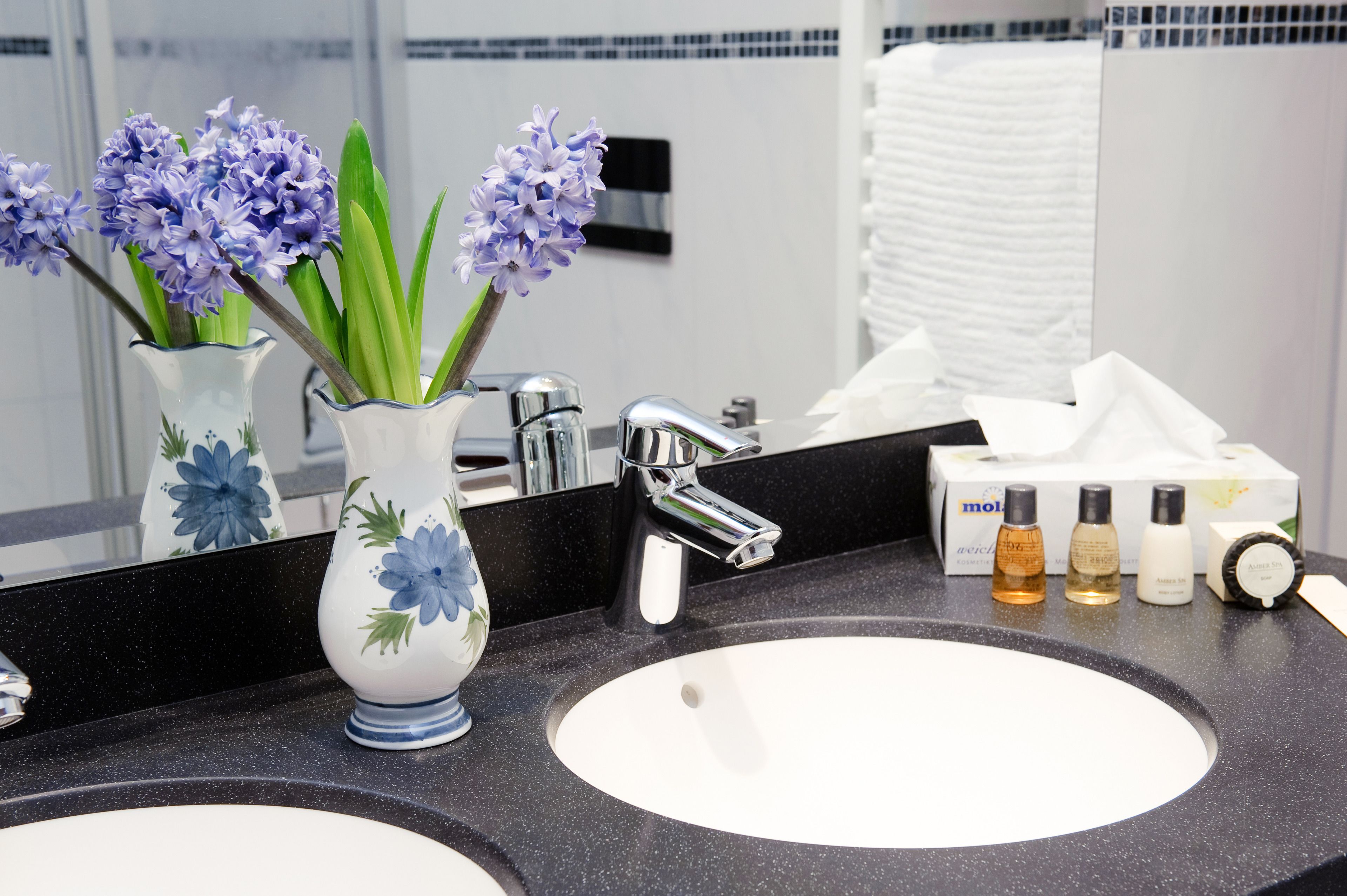 classic double room (street view) | bathroom | shower, free toiletries, hair dryer, slippers