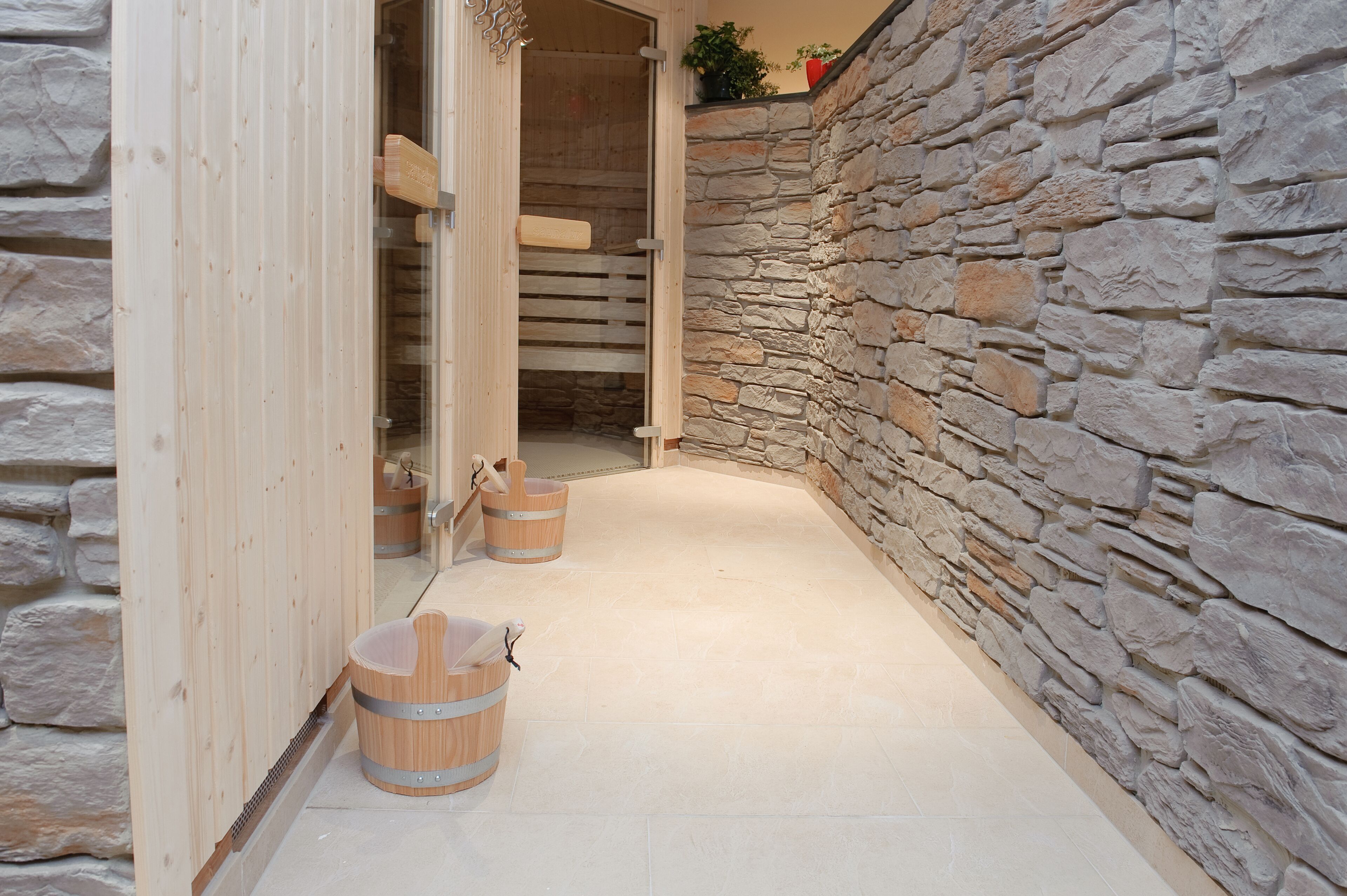 sauna, body treatments, aromatherapy, body scrubs, facials, massages