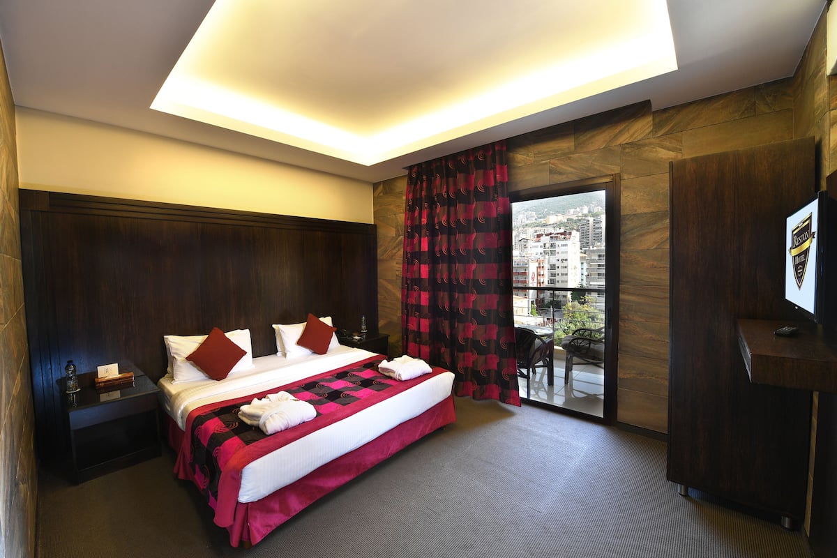 family suite, 2 bedrooms, accessible, mountain view | down duvets, select comfort beds, minibar, in-room safe