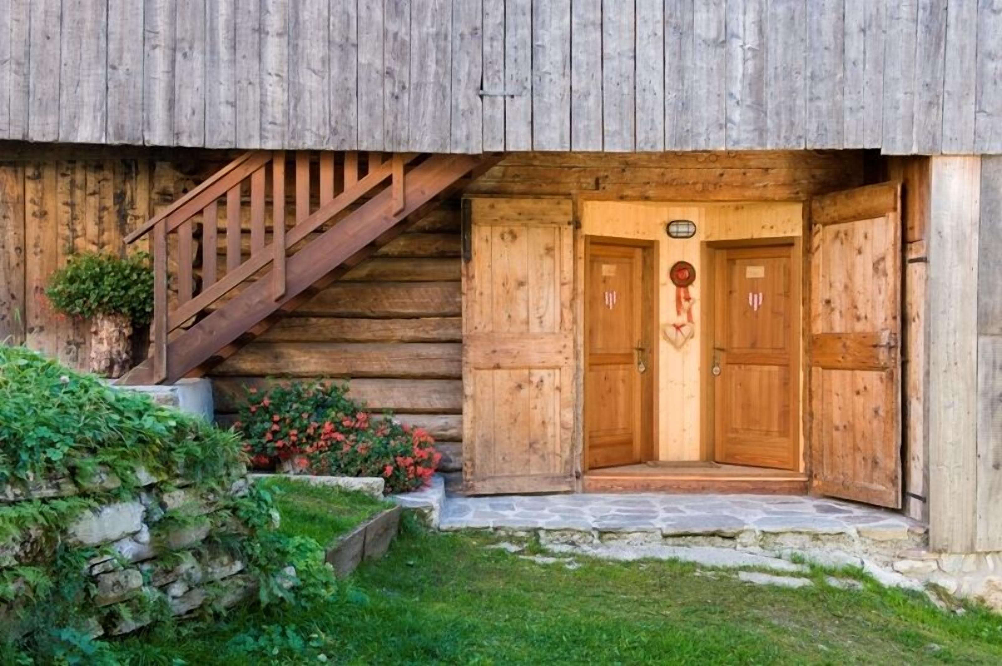 Traditional Apartment | In-room safe, desk, blackout drapes, bed sheets