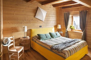 家庭公寓 (2 Adults + 2 Child Deluxe) | 客房内保险箱、办公桌、遮光窗帘、床单