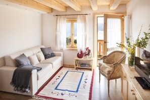 华丽公寓, 2 间卧室 (4 people) | 起居区 | 平板电视