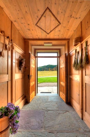 Caja de seguridad en la habitación, escritorio y cortinas blackout . Albergo Diffuso Sauris In Sauris di Sopra