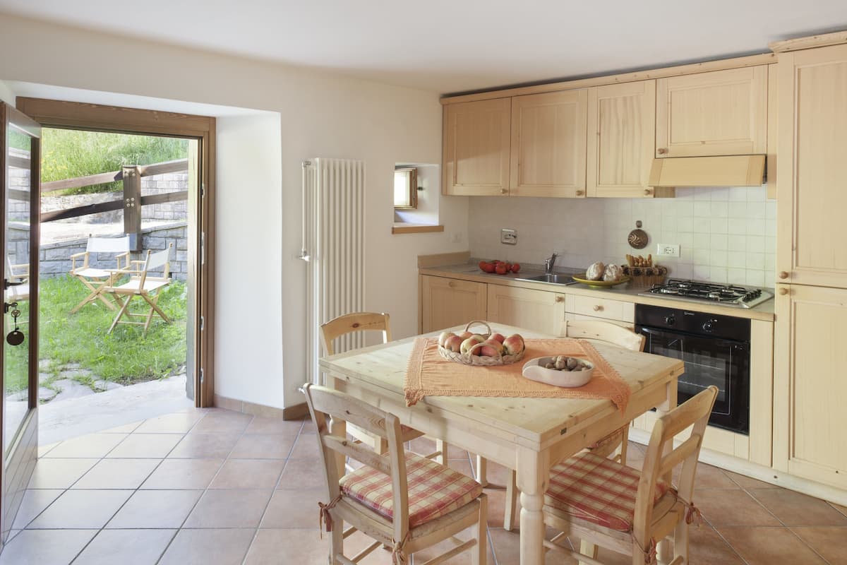 Studio, Garden View | In-room dining