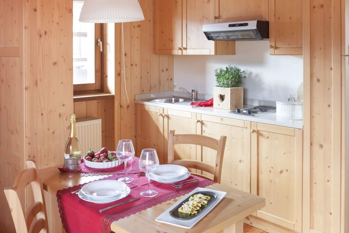 Comfort Studio | Private kitchenette | Fridge, stovetop, cookware/dishes/utensils