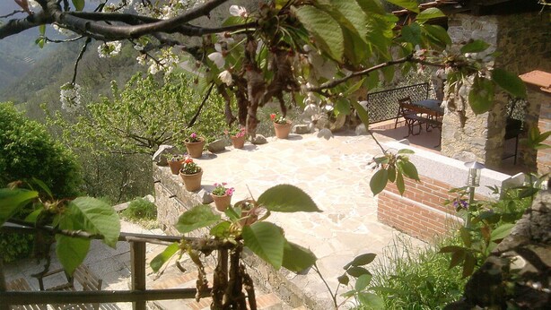 Terrace/patio - Farmhouse Castagnola 64 B&B (Ne)